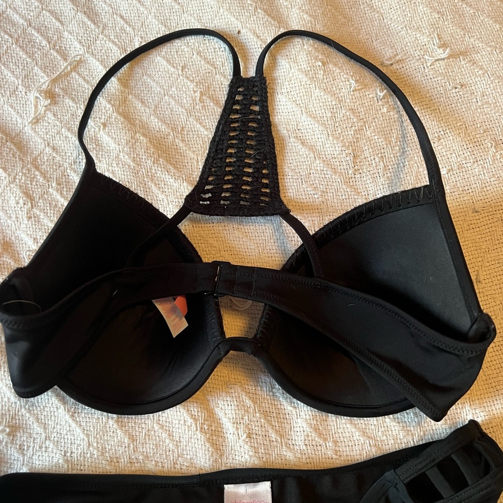 Bikini - Picture 4 of 4
